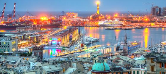 vista città di genova dall'alto verso il mare con porto antico in evidenza